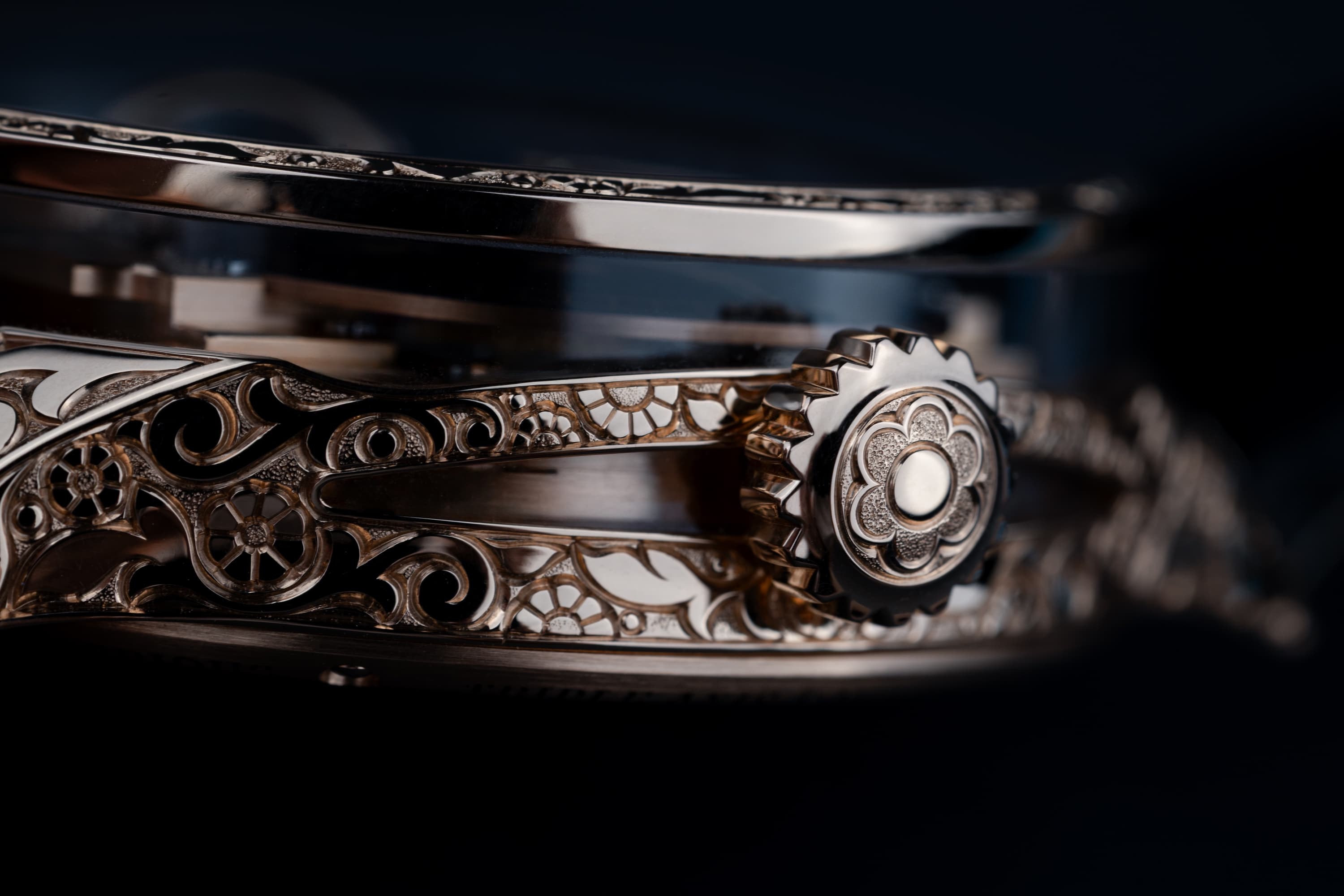 Carved rose gold case detail