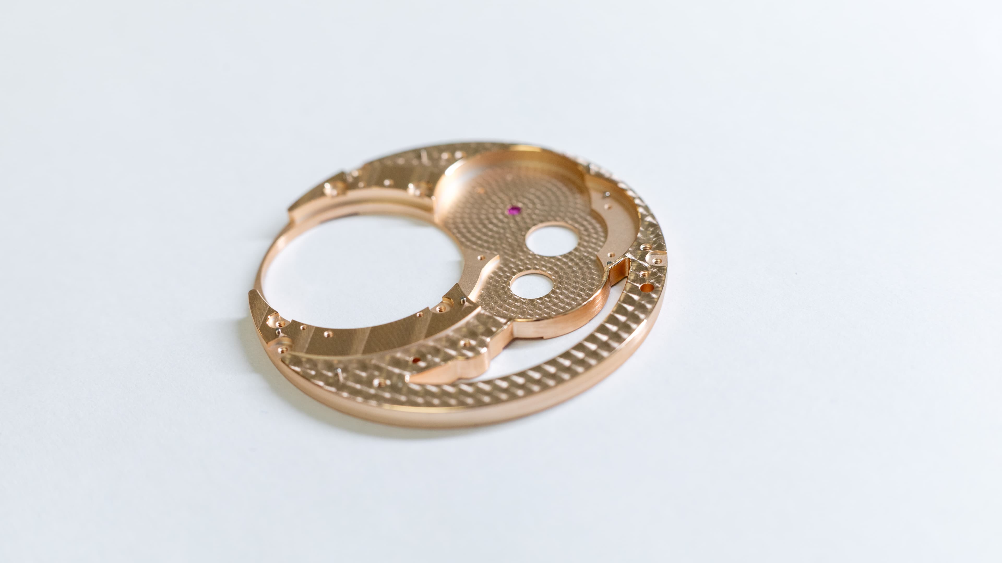 Rose gold mainplate with Geneva stripes